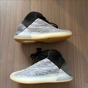 yeezy quantum US Mens size 7